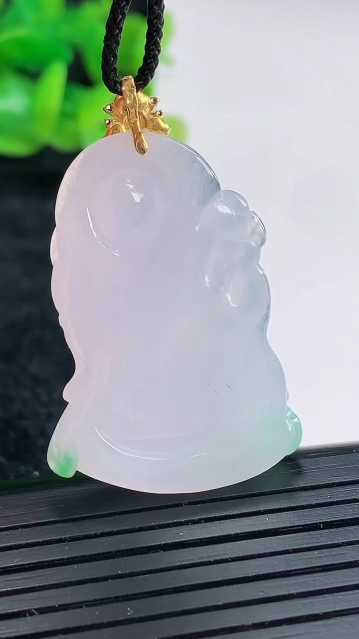 天然A货翡翠弥勒佛吊坠尺寸35.6-26.5-5.6重量:9.64g
4月17日