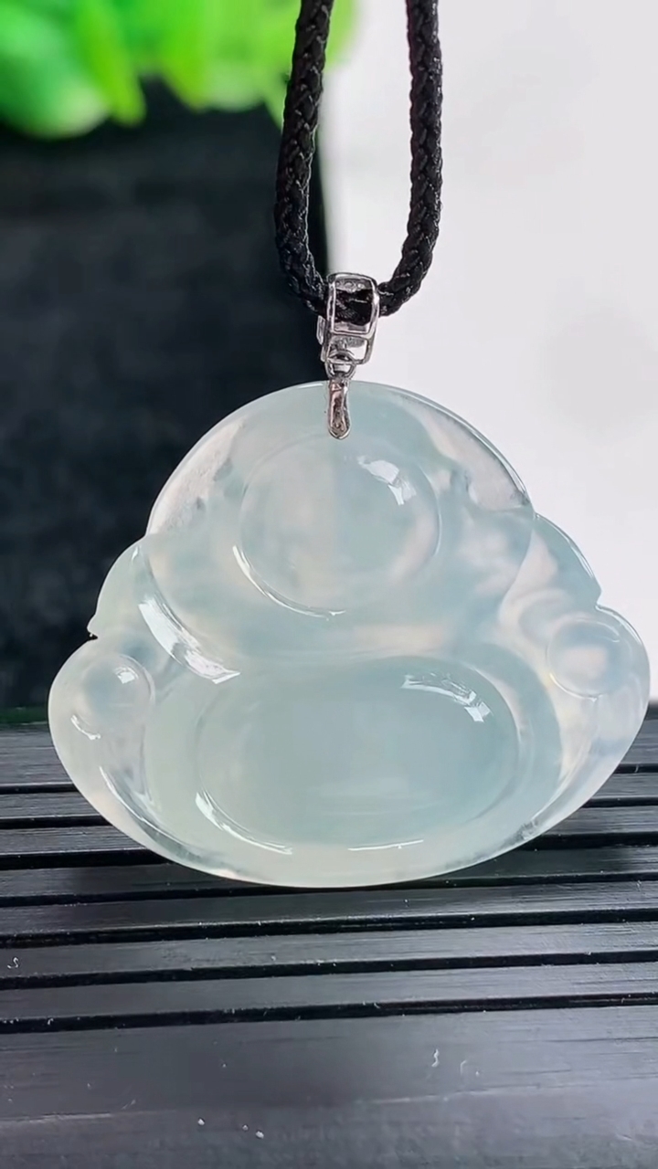 天然A货翡翠佛公吊坠尺寸26.5-30-5.5重量:6.33g
4月17日