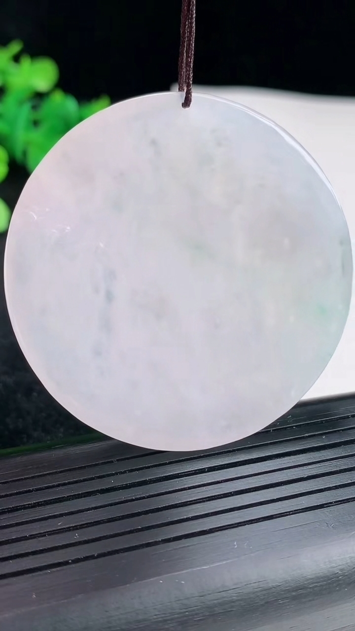 天然A货翡翠虚空藏菩萨吊坠尺寸52.6-6.5重量:35.51g
4月17日