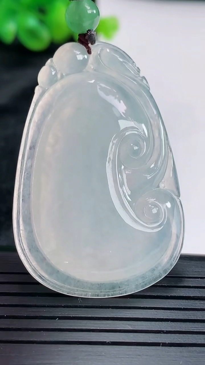 天然A货翡翠如意吊坠尺寸46-32-6重量:15.05g
4月17日