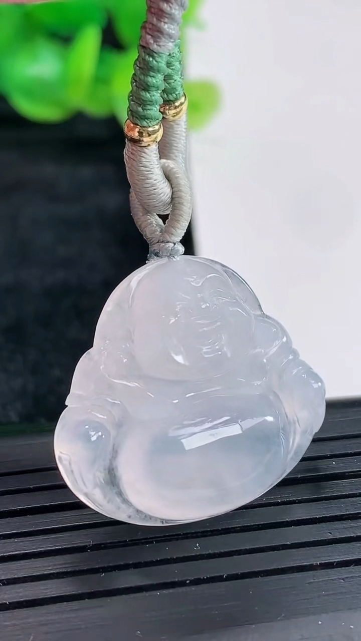 天然A货翡翠佛公吊坠尺寸23.6-28-5.6重量:7.87g
4月17日