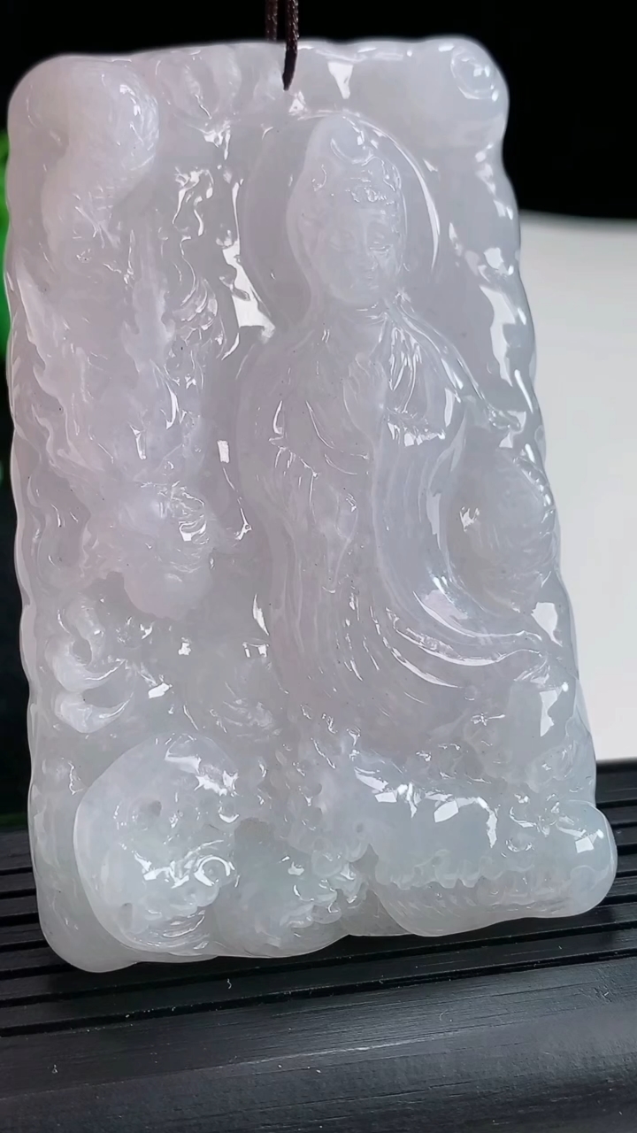 天然A货翡翠紫罗兰祥龙观音吊坠尺寸70.5-44.5-12重量:62.12g
4月17日