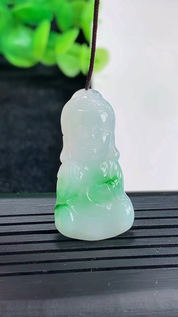 天然A货翡翠宝宝佛吊坠尺寸31-16-3.5重量:3.22g
4月17日