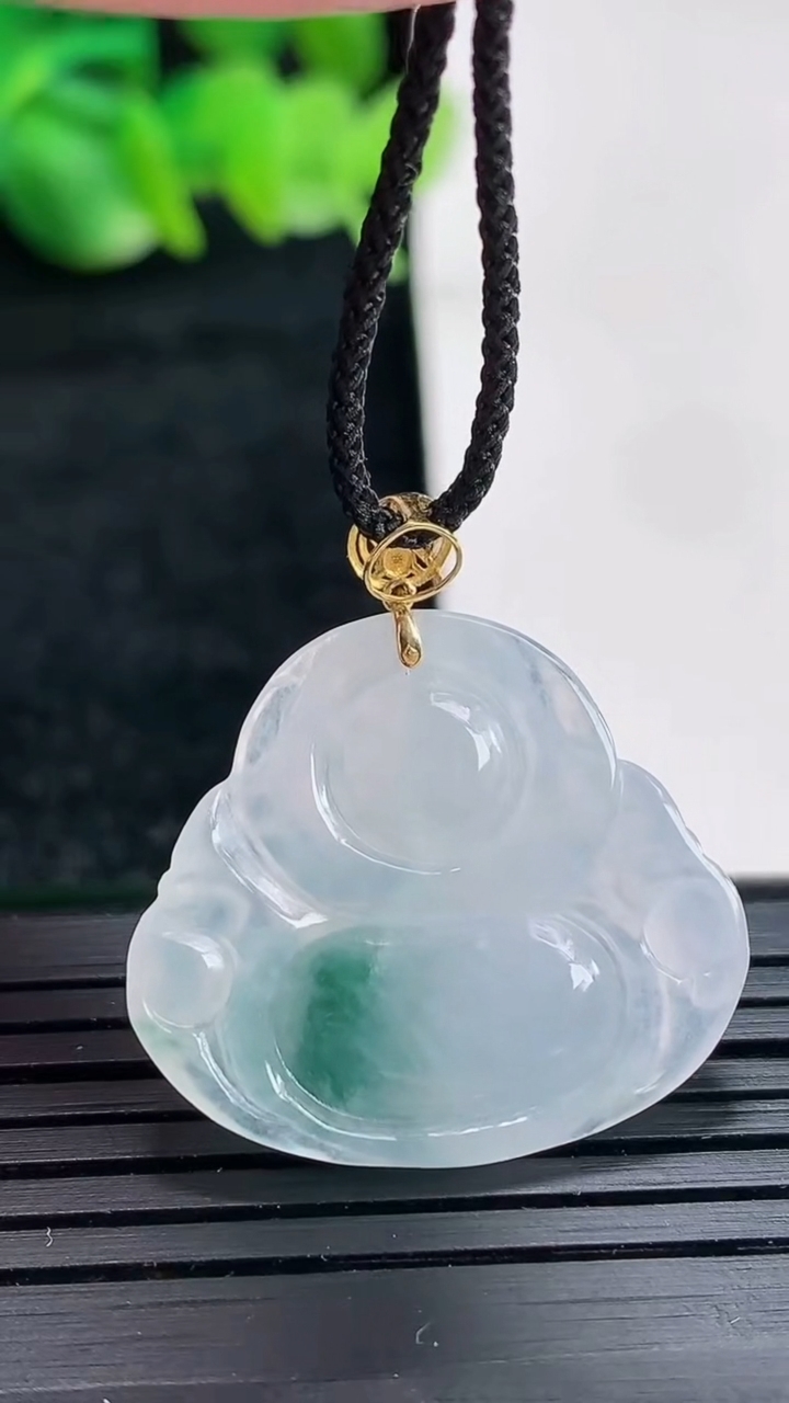 天然A货翡翠18k金飘花佛公吊坠尺寸23-26.5-4重量:3.90g
4月17日