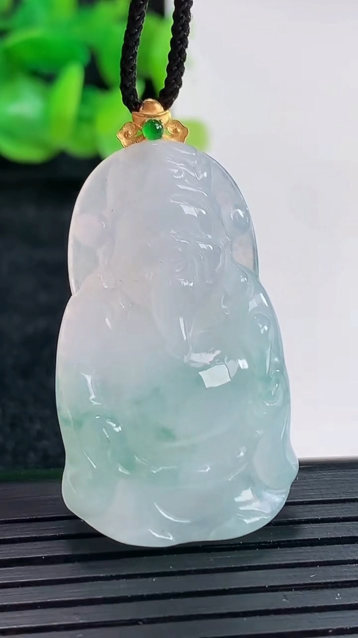 天然A货翡翠18k金飘花财神爷吊坠尺寸38-23-5.5重量:8.47g
4月17日