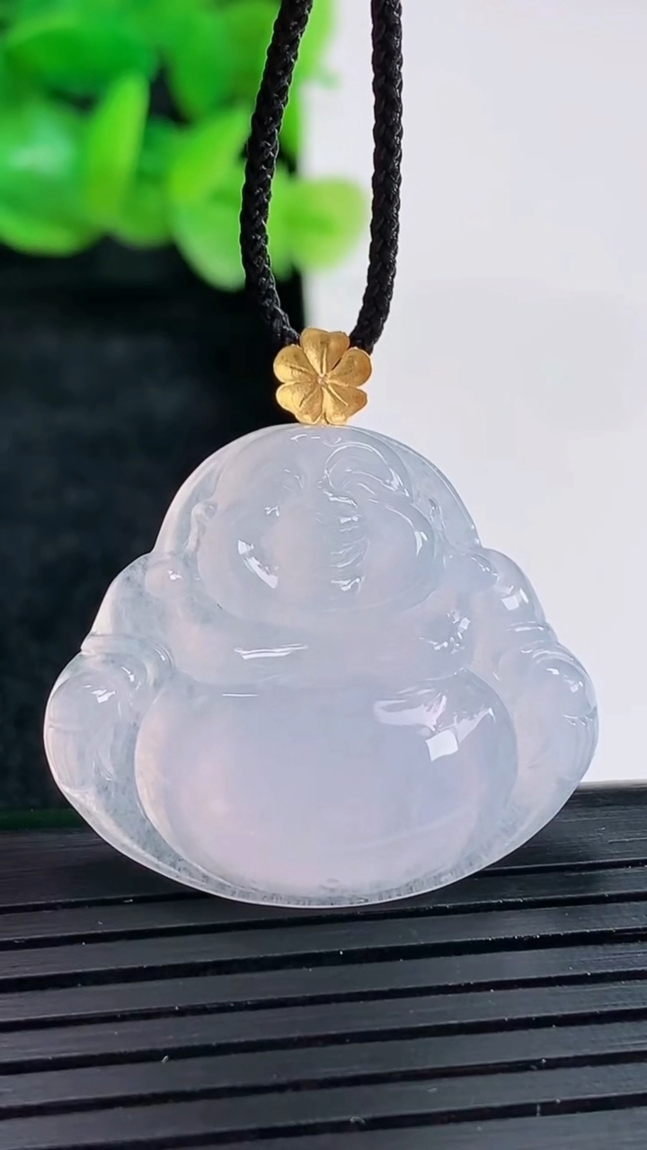 天然A货翡翠18k金紫罗兰佛公吊坠尺寸25.5-30-5.5重量:7.15g
4月17日