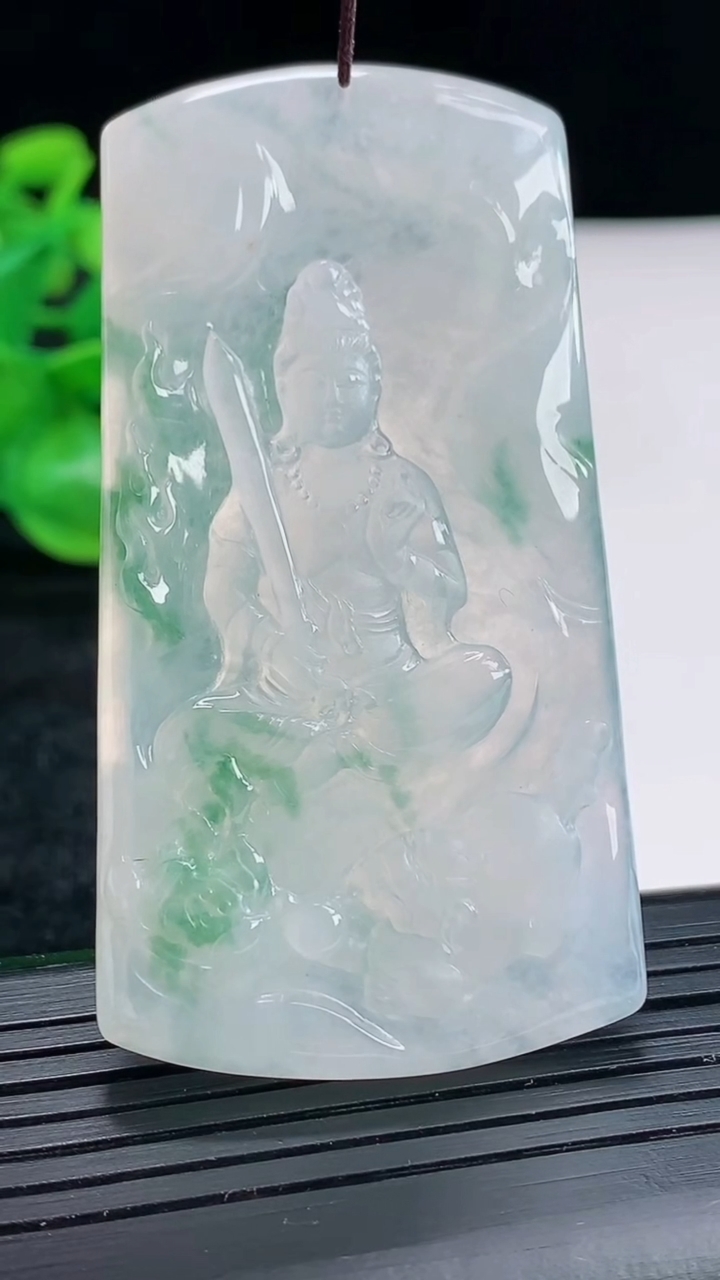 天然A货翡翠飘花文殊菩萨吊坠尺寸62-34-5重量:24.83g
4月17日