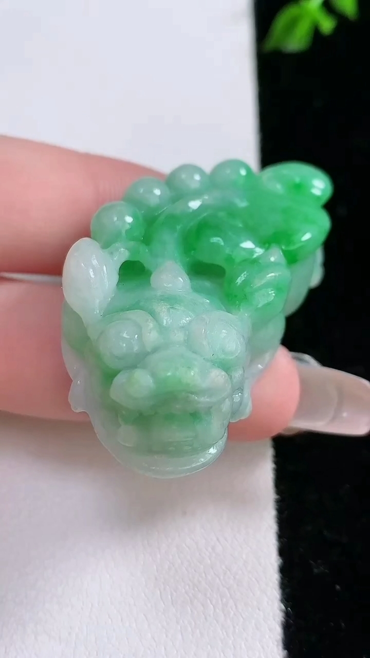 天然A货翡翠貔貅吊坠，尺寸47.8-23.8-13，重:28.87g 535
4月17日