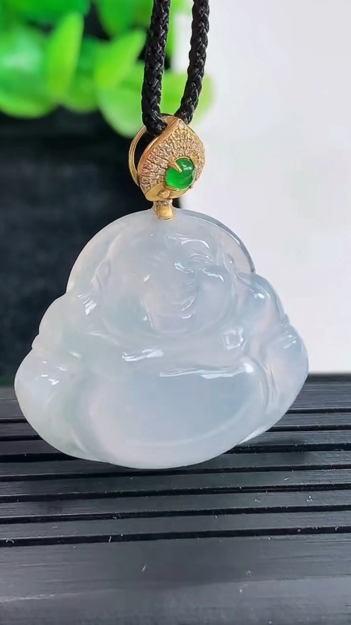 天然A货翡翠18k金紫罗兰佛公吊坠尺寸23.5-28-5重量:6.15g
4月17日