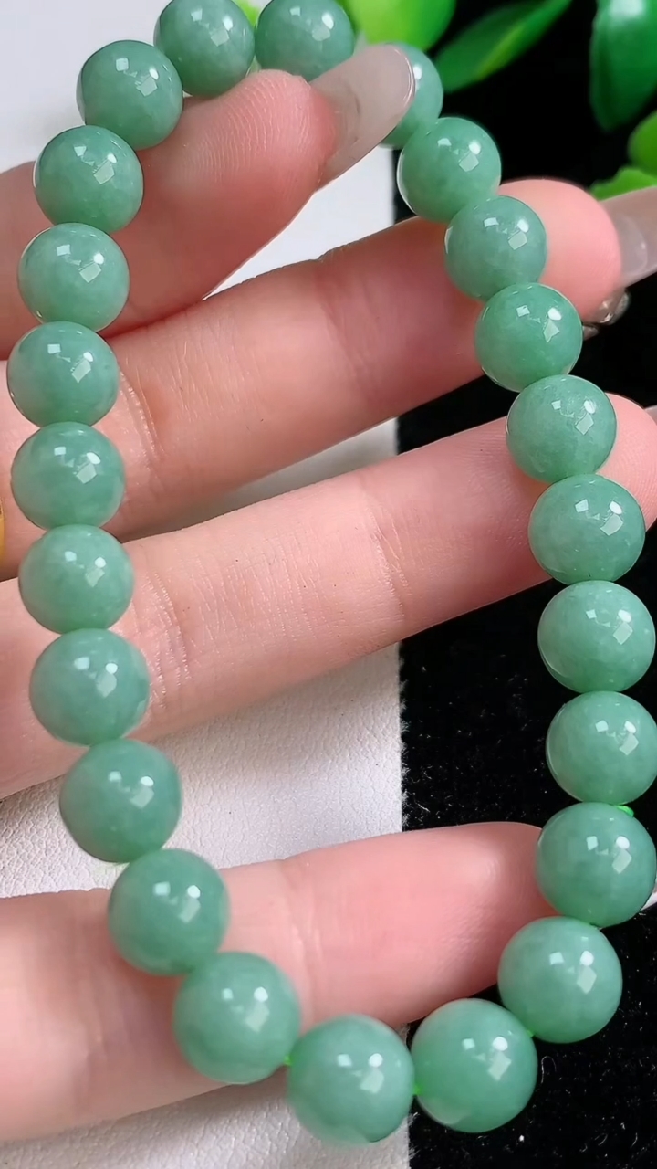 天然A货翡翠圆珠手串，尺寸8-24颗，重:21.49g4月17日
工厂直销收藏佳品,种好水足，色泽均
