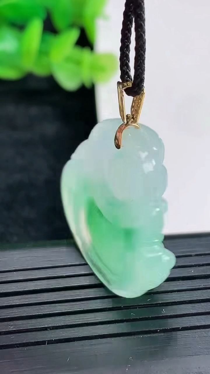 天然A货翡翠佛公吊坠尺寸27-29.5-8重量:9.63g
4月17日