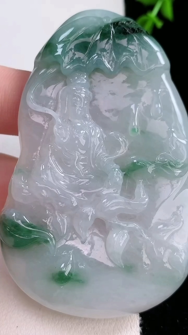 天然A货翡翠飘花观音菩萨吊坠，尺寸70-45-8，重:51.02g
4月17日