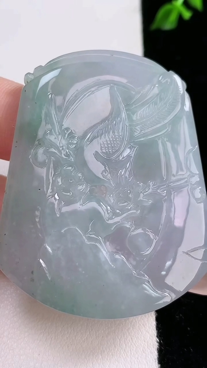 天然A货翡翠鸟语花香吊坠，尺寸52.6-42.6-5.6，重:30.12g
4月18日