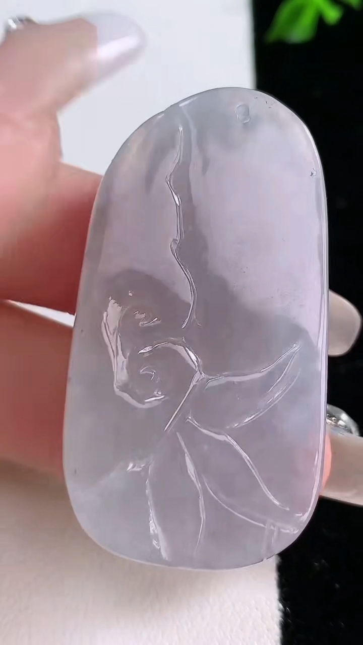 天然A货翡翠飘花年年有余吊坠，尺寸47.2-27.6-9.8，重:23.55g
4月18日