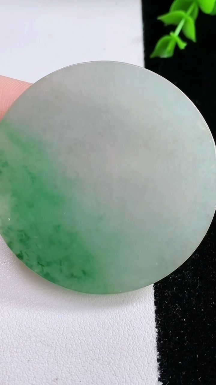 天然A货翡翠无事牌镶嵌件，尺寸 54-5，重:42.54g
4月18日