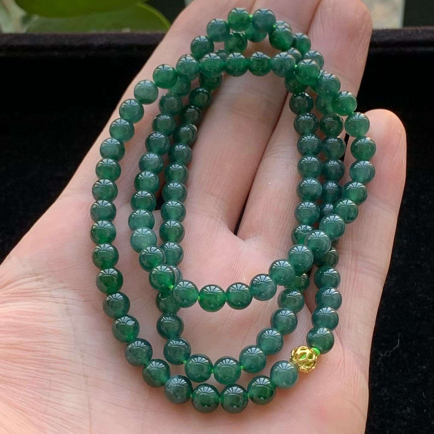 A货天然翡翠冰种蓝水项链108颗重量33.84
4月18日