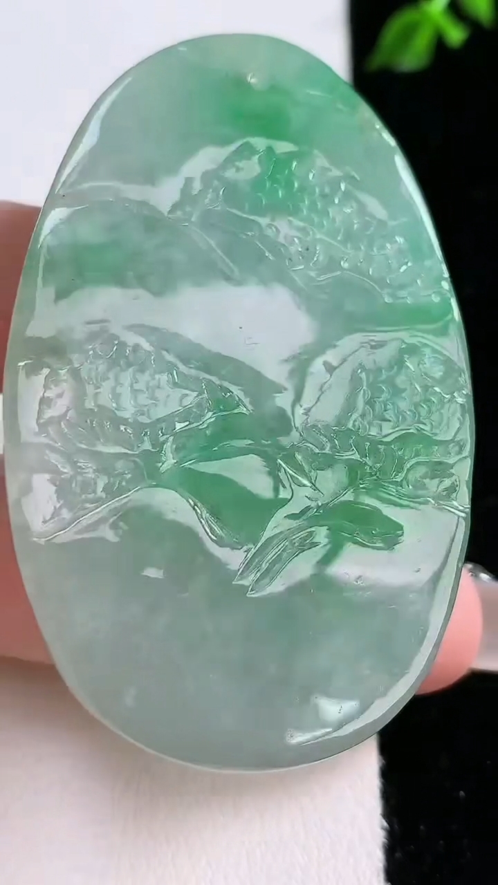 天然A货翡翠山水牌吊坠，尺寸56-35-13，重:47.17g
4月18日