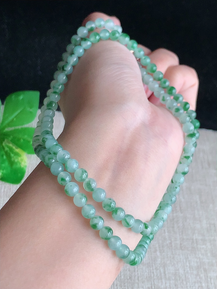 天然A货翡翠飘花圆珠项链毛衣链118颗 
尺寸4.6mm 重量28.45g 0417