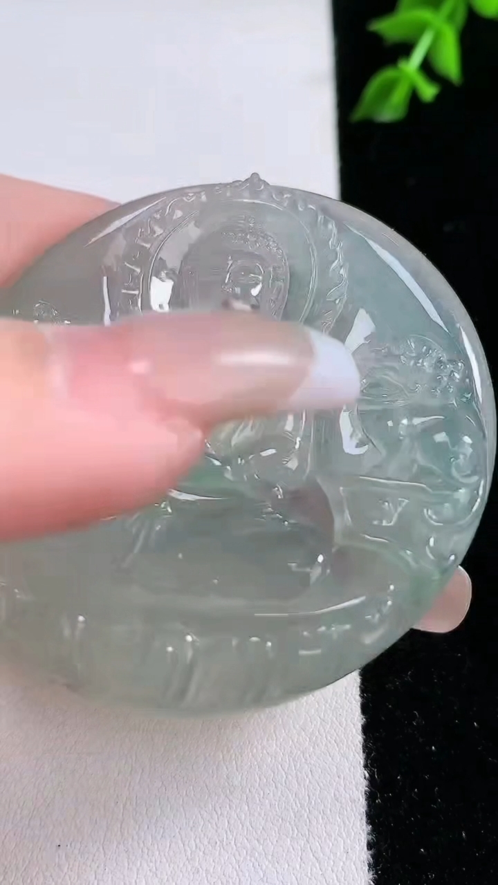 天然A货翡翠阿弥陀佛吊坠，尺寸53-5，重:28.91g
4月18日