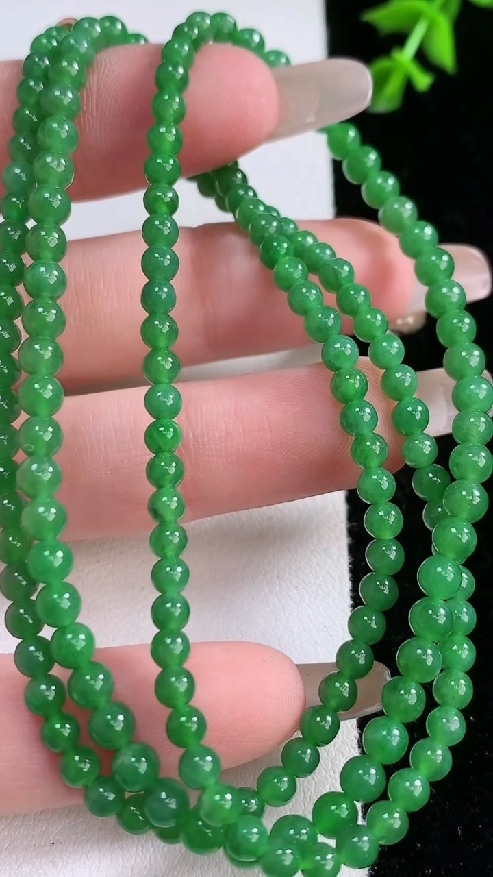 天然A货翡翠小米珠项链，尺寸3.6，重:15.11g
4月18日