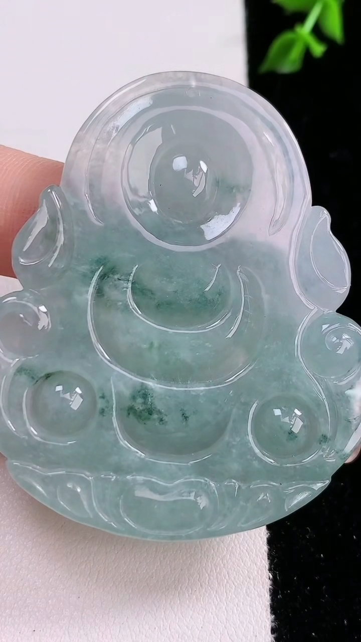 天然A货翡翠飘花观音菩萨吊坠，尺寸56-48-8，重:31.41g
4月18日