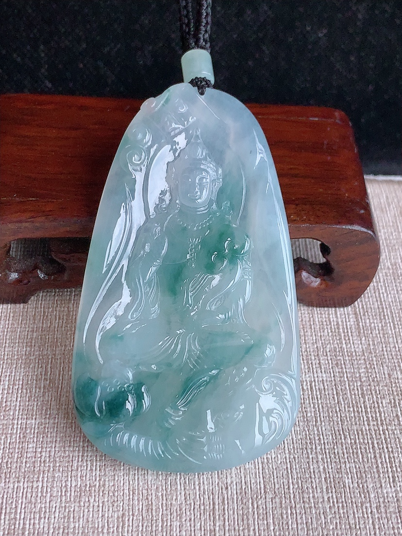 天然A货翡翠飘花普贤菩萨吊坠 
尺寸74-42.3-5.5mm 重量44.48g 0417