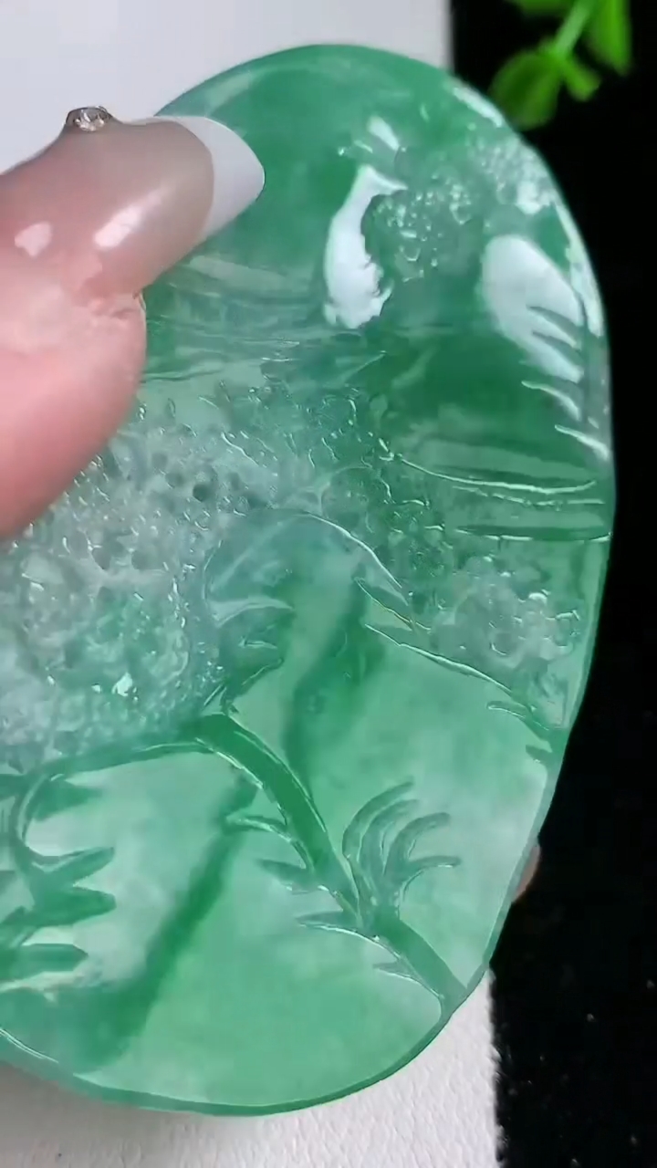 天然A货翡翠山水牌吊坠，尺寸69-44-13，重:79.81g
4月18日