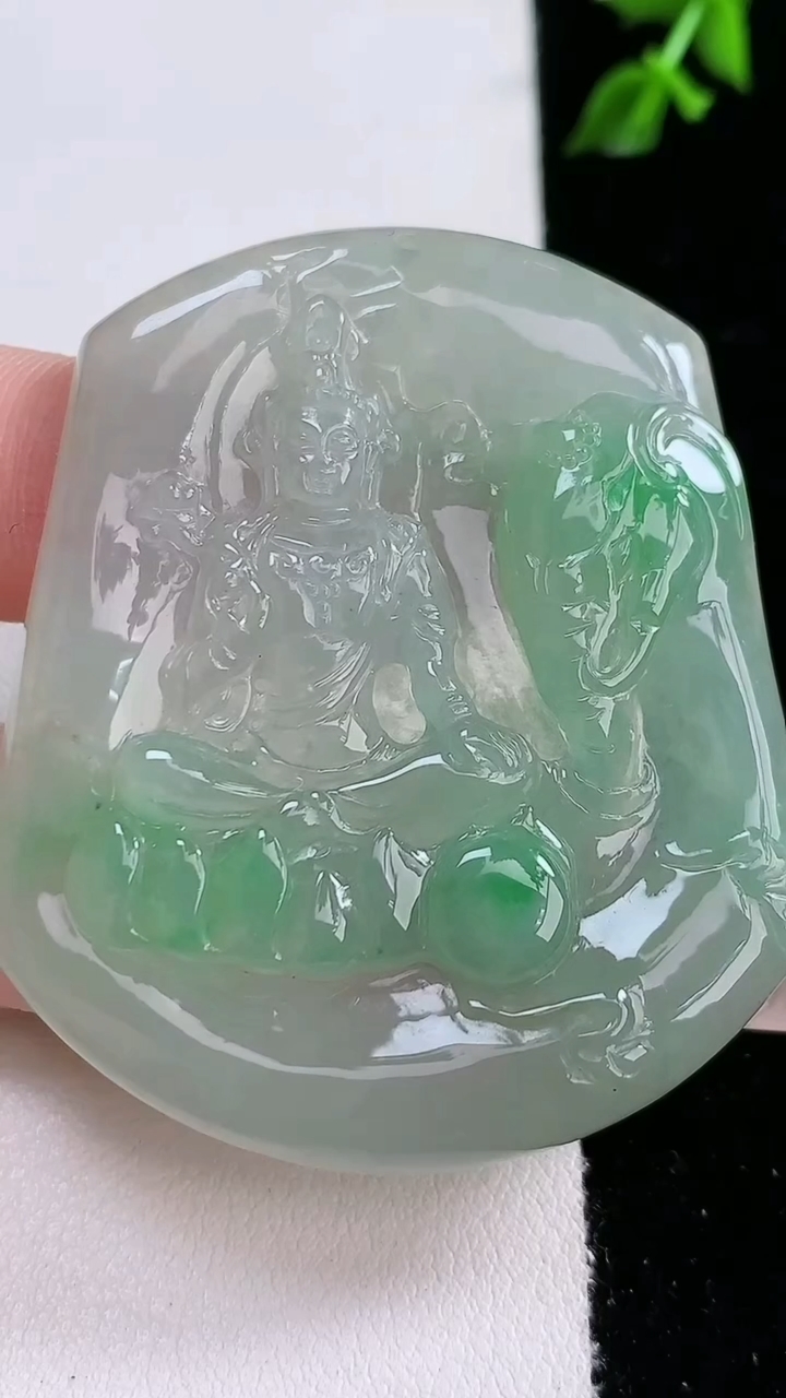 天然A货翡翠普贤菩萨吊坠，尺寸 53-46-6，重:27.03g
4月18日