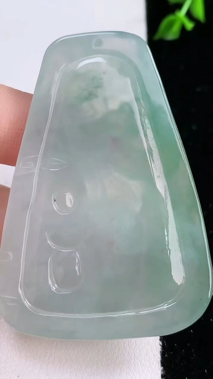 天然A货翡翠祥龙大势至菩萨吊坠，尺寸 60-41-6，重: 28.38g
4月18日