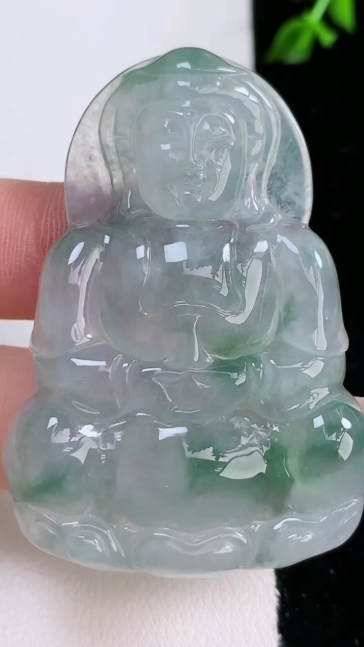 天然A货翡翠观音菩萨吊坠，尺寸 55-38-6.5，重: 21.12g
4月18日