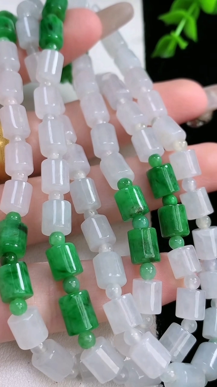 天然A货翡翠路路通项链，尺寸6.5-6，重:59.07g4月18日
工厂直销收藏佳品,种好水足，色泽