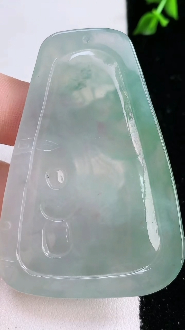 天然A货翡翠祥龙大势至菩萨吊坠，尺寸 60-41-6，重: 28.38g
4月18日