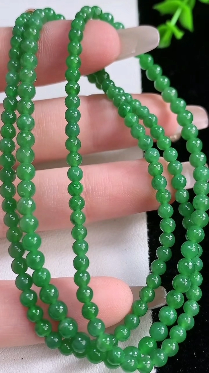 天然A货翡翠小米珠项链，尺寸3.6，重:15.11g
4月18日