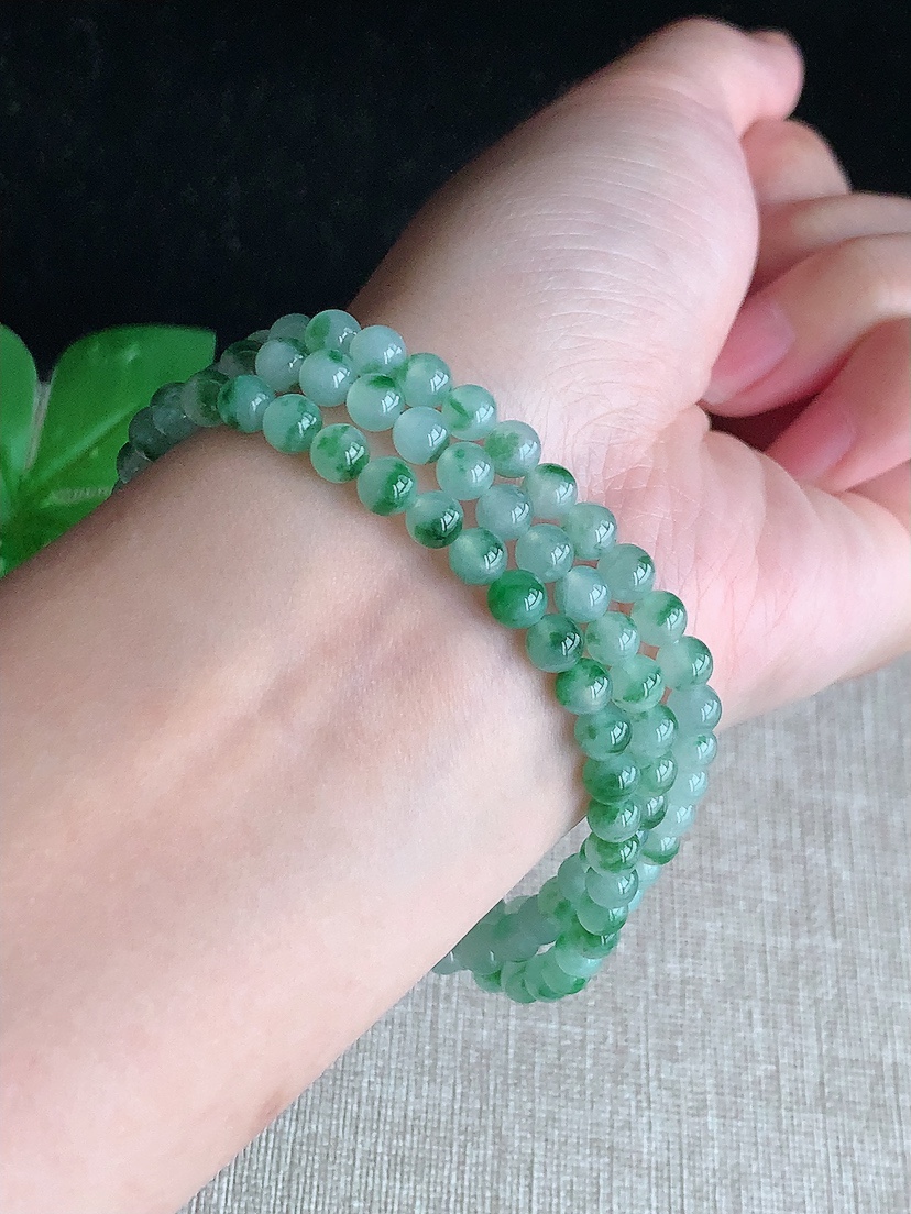 天然A货翡翠飘花圆珠项链毛衣链118颗 
尺寸4.6mm 重量28.45g 0417