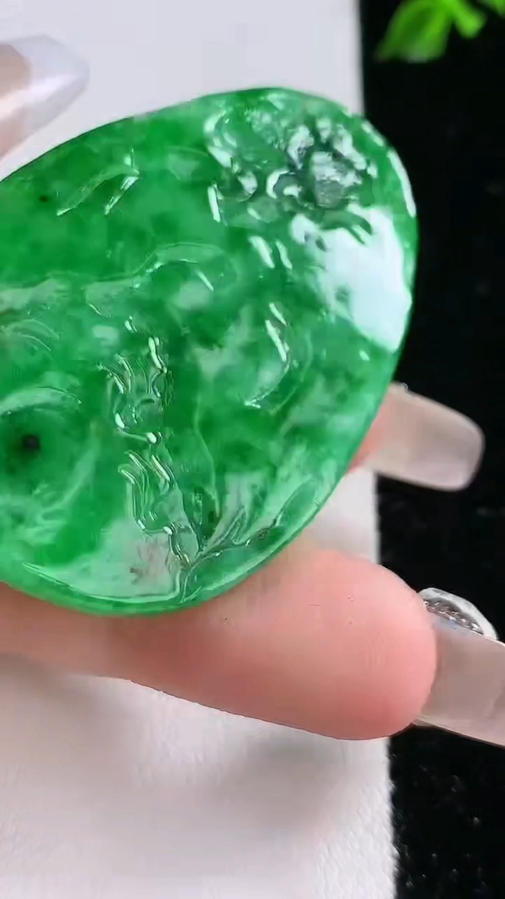 天然A货翡翠山水牌吊坠，尺寸49-34-6，重:19.31g
4月18日