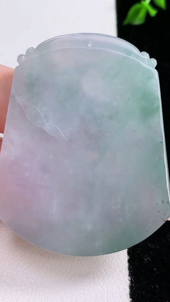 天然A货翡翠鸟语花香吊坠，尺寸52.6-42.6-5.6，重:30.12g
4月18日