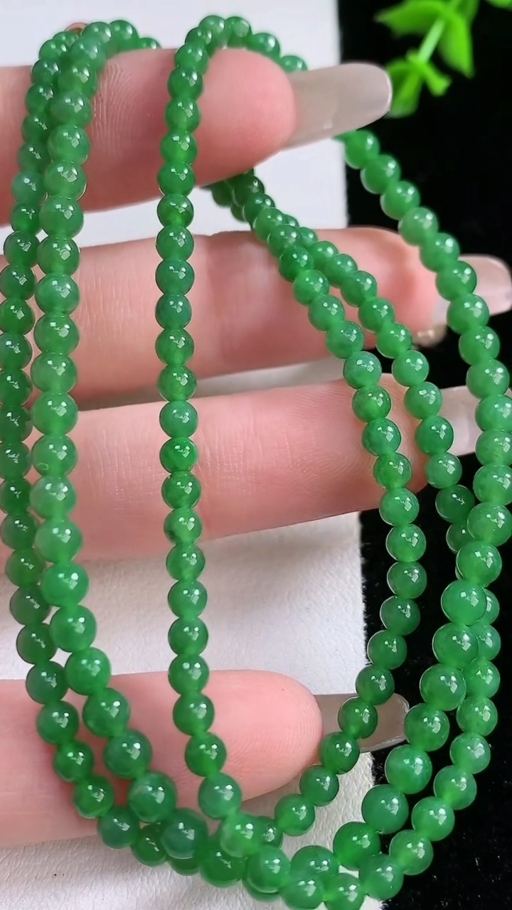 天然A货翡翠小米珠项链，尺寸3.6，重:15.11g
4月18日