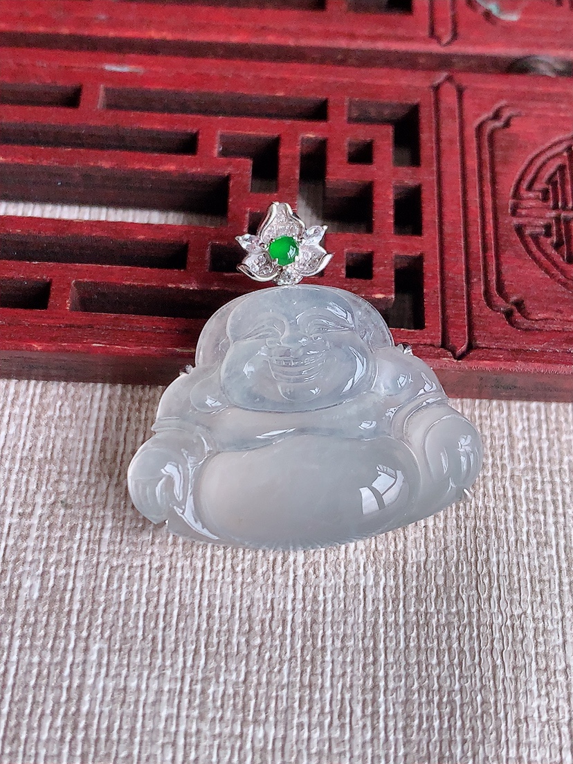 天然A货翡翠18K金镶嵌白冰白月光佛公吊坠 
尺寸28.3-21.3-28.8-7.3mm 重量6.03g 0417