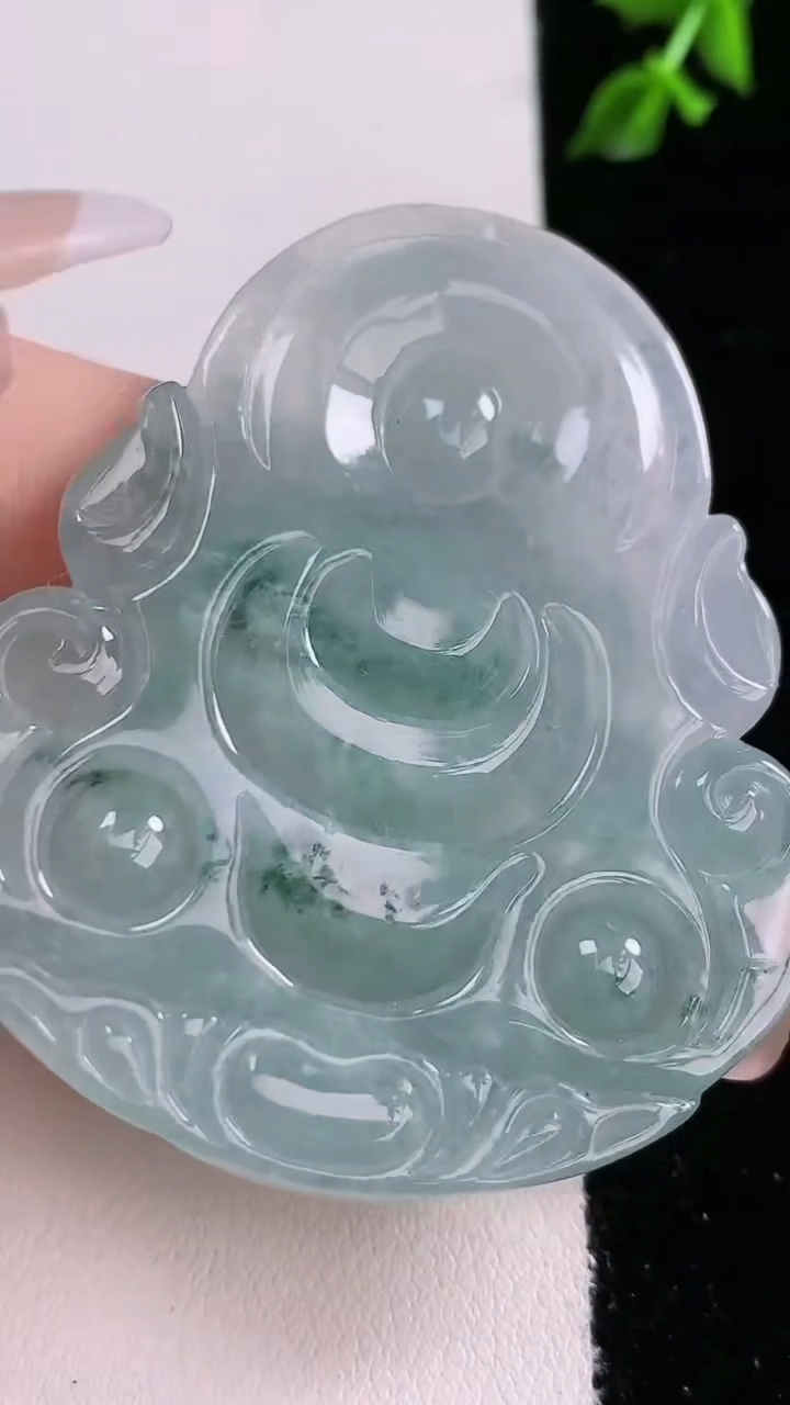 天然A货翡翠飘花观音菩萨吊坠，尺寸56-48-8，重:31.41g
4月18日