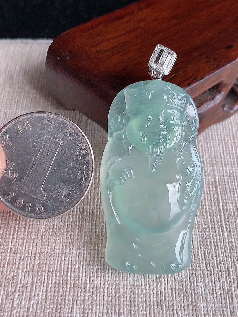 天然A货翡翠18K金伴钻镶嵌晴水财神爷吊坠 
尺寸52-43.8-23.8-5.8mm 重量14.08g 0417