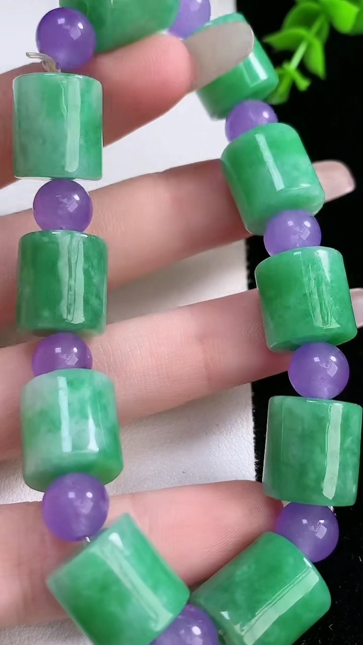 天然A货翡翠路路通手串，尺寸13-12.5，重:59.30g4月18日
工厂直销收藏佳品,种好水足，色泽均匀，有种有色，上手高大气！