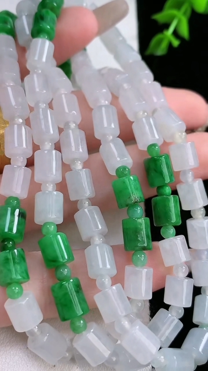 天然A货翡翠路路通项链，尺寸6.5-6，重:59.07g4月18日
工厂直销收藏佳品,种好水足，色泽均匀，有种有色，上手高大气！