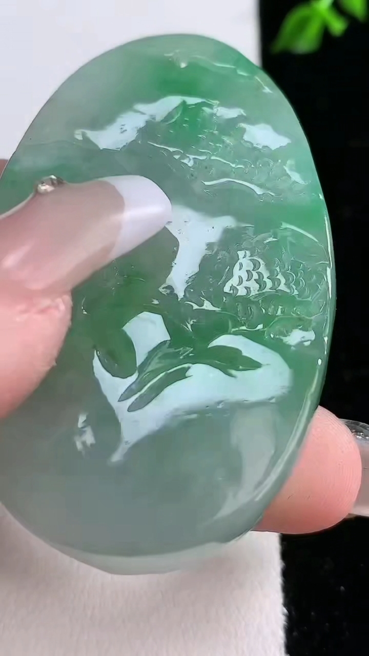 天然A货翡翠山水牌吊坠，尺寸56-35-13，重:47.17g
4月18日