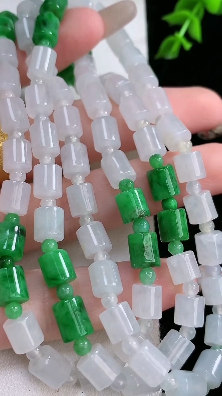 天然A货翡翠路路通项链，尺寸6.5-6，重:59.07g4月18日
工厂直销收藏佳品,种好水足，色泽均匀，有种有色，上手高大气！