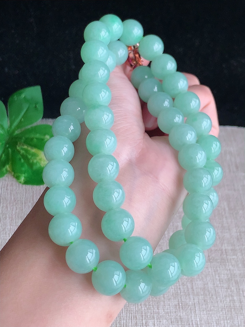 天然A货翡翠满绿圆珠项链毛衣链48颗 
尺寸11.6mm 重量142.93g 0417