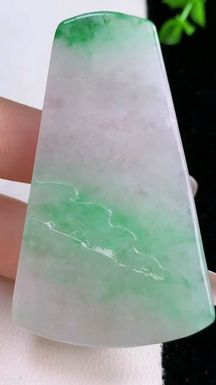 天然A货翡翠山水吊坠，尺寸 64-38-10，重:41.79g
4月18日