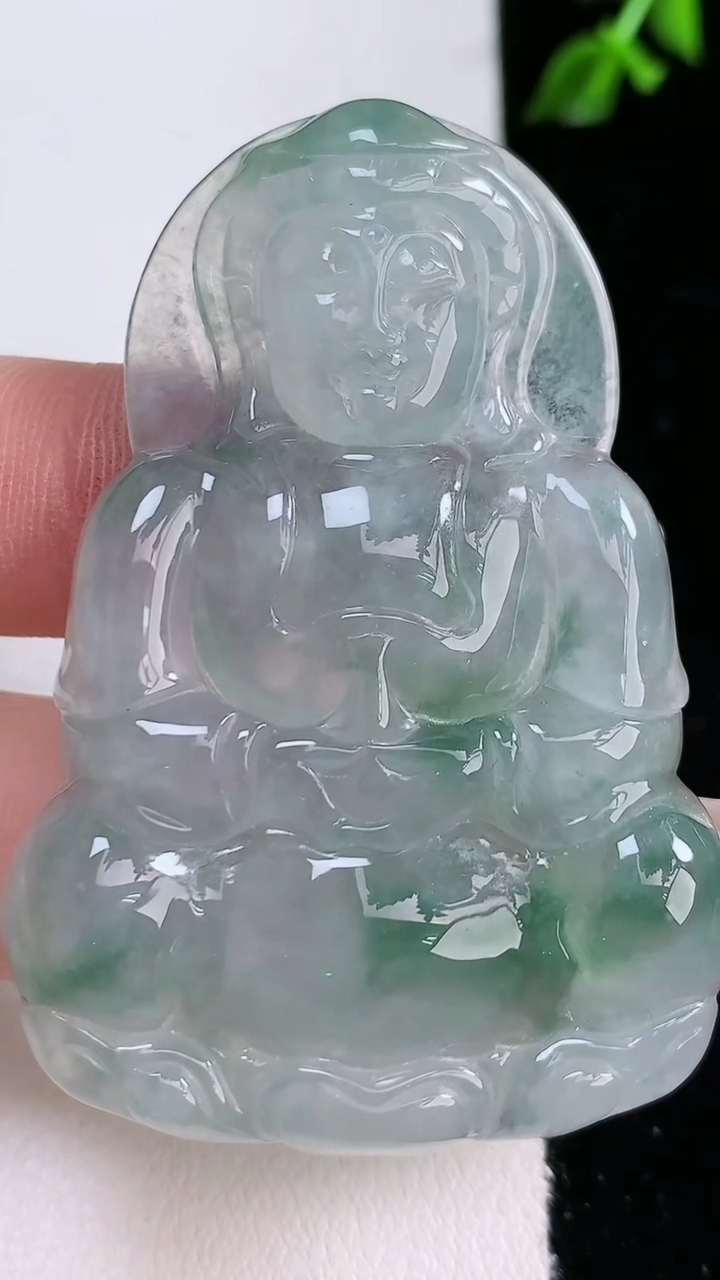 天然A货翡翠观音菩萨吊坠，尺寸 55-38-6.5，重: 21.12g
4月18日