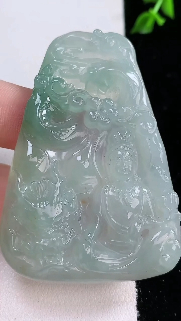 天然A货翡翠祥龙大势至菩萨吊坠，尺寸 60-41-6，重: 28.38g
4月18日