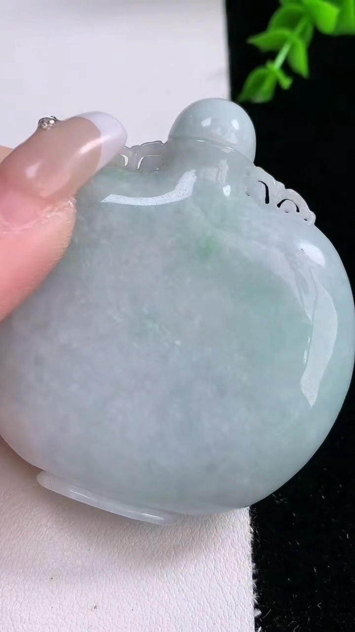 天然A货翡翠酒壶，尺寸61.2-55.8-13.6，重:84.86g
4月18日
