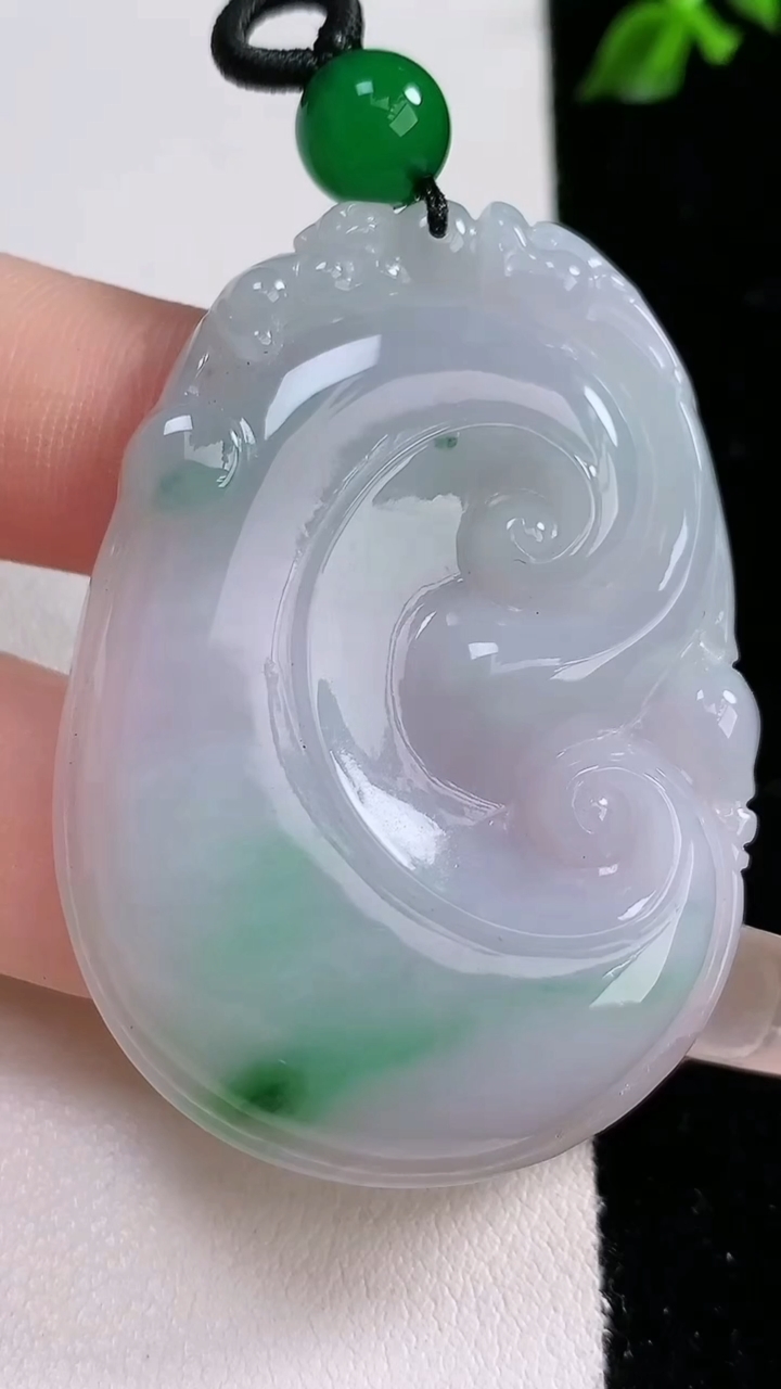 天然A货翡翠如意吊坠，尺寸50-35.5-6，重:21.89g
4月18日